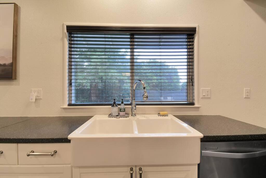 The Charming Home With A Pool ユバシティ エクステリア 写真